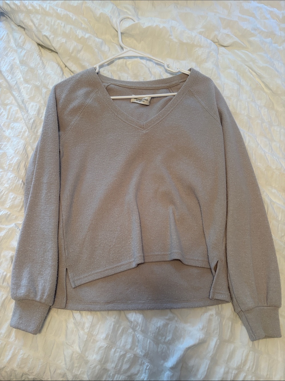 Abercrombie & Fitch Women's V-Neck Sweater in Light Beige Gray
